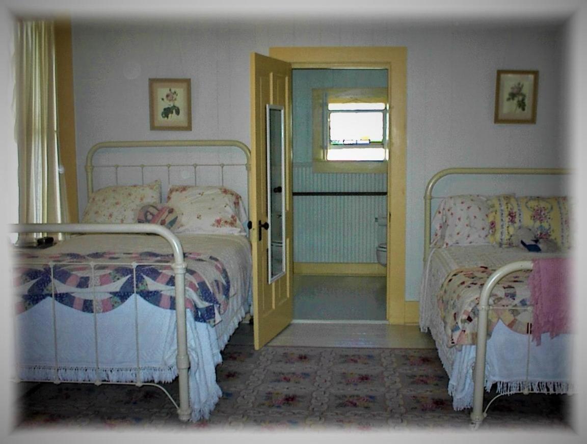  | Carleton House Bed and Breakfast