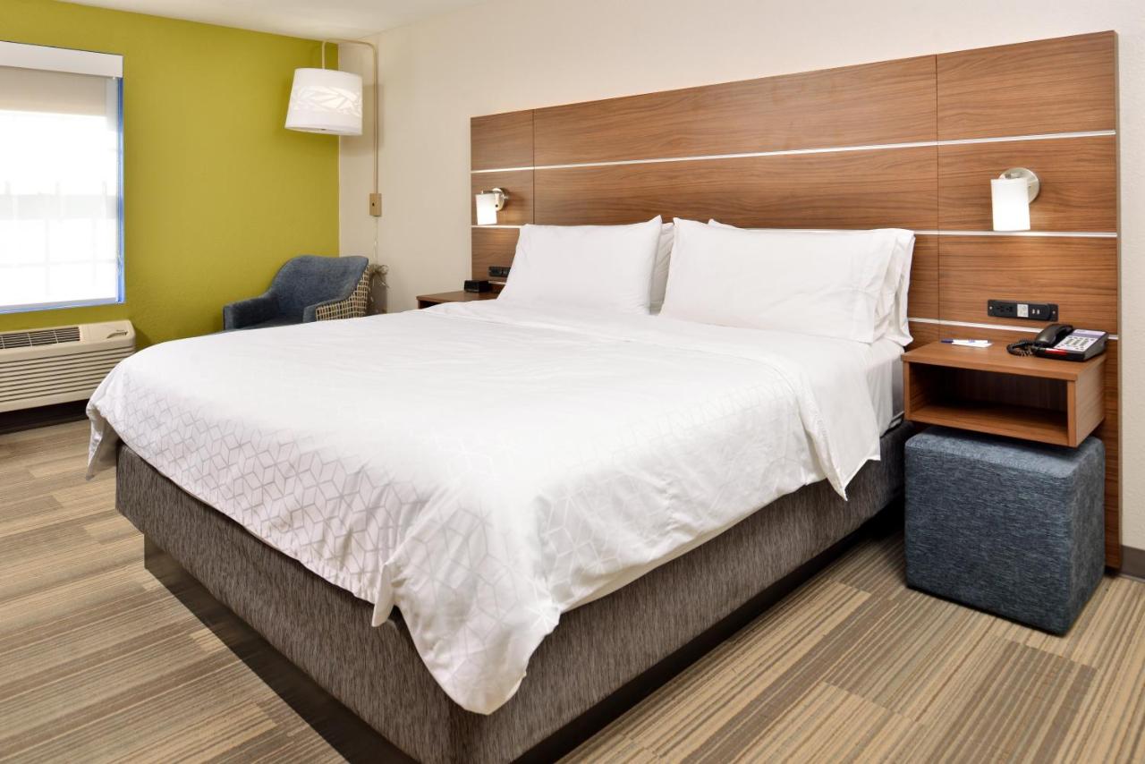  | Holiday Inn Express Hotel & Suites North Kansas City, an IHG Hotel