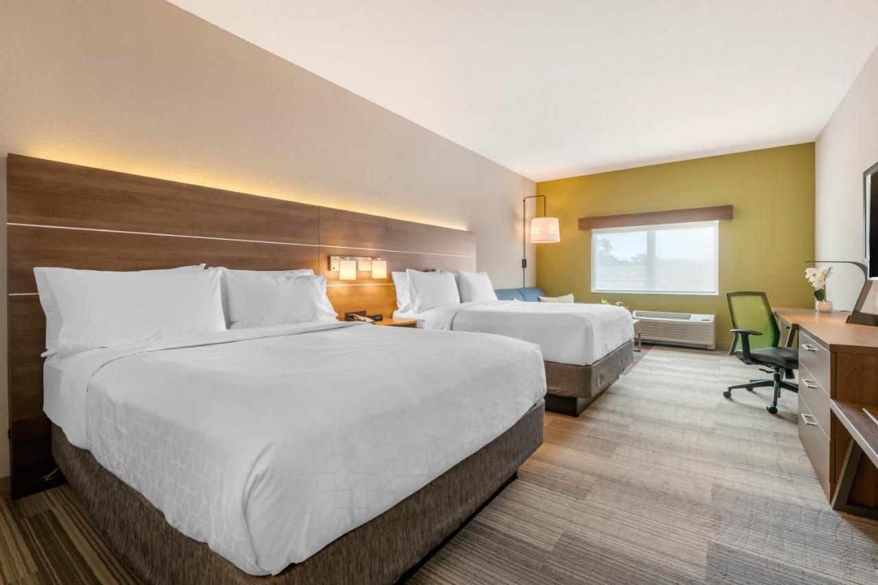  | Holiday Inn Express & Suites St. Petersburg - Madeira Beach, an IHG Hotel