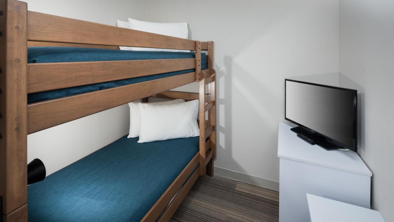  | Holiday Inn Express & Suites Orlando at SeaWorld, an IHG Hotel