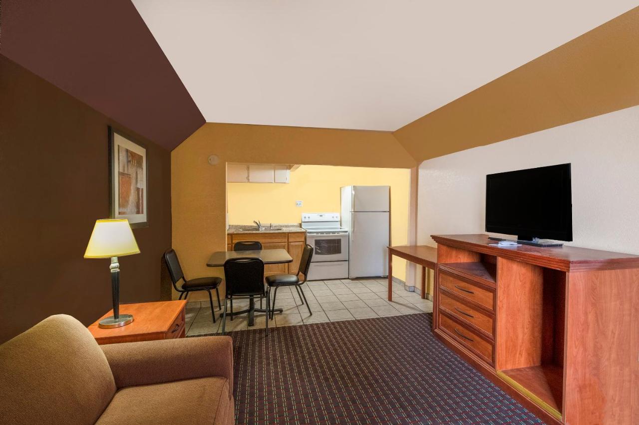  | Oyo Hotel Odessa TX, East Business 20