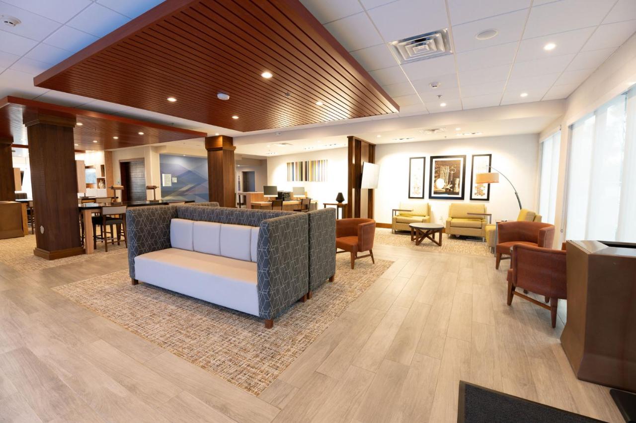  | Holiday Inn Express & Suites - Dayton East - Beavercreek