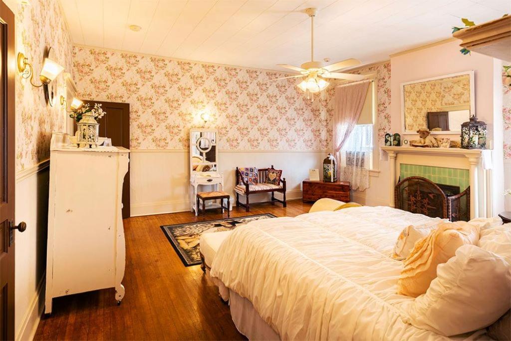  | The Lancaster Manor Bed and Breakfast