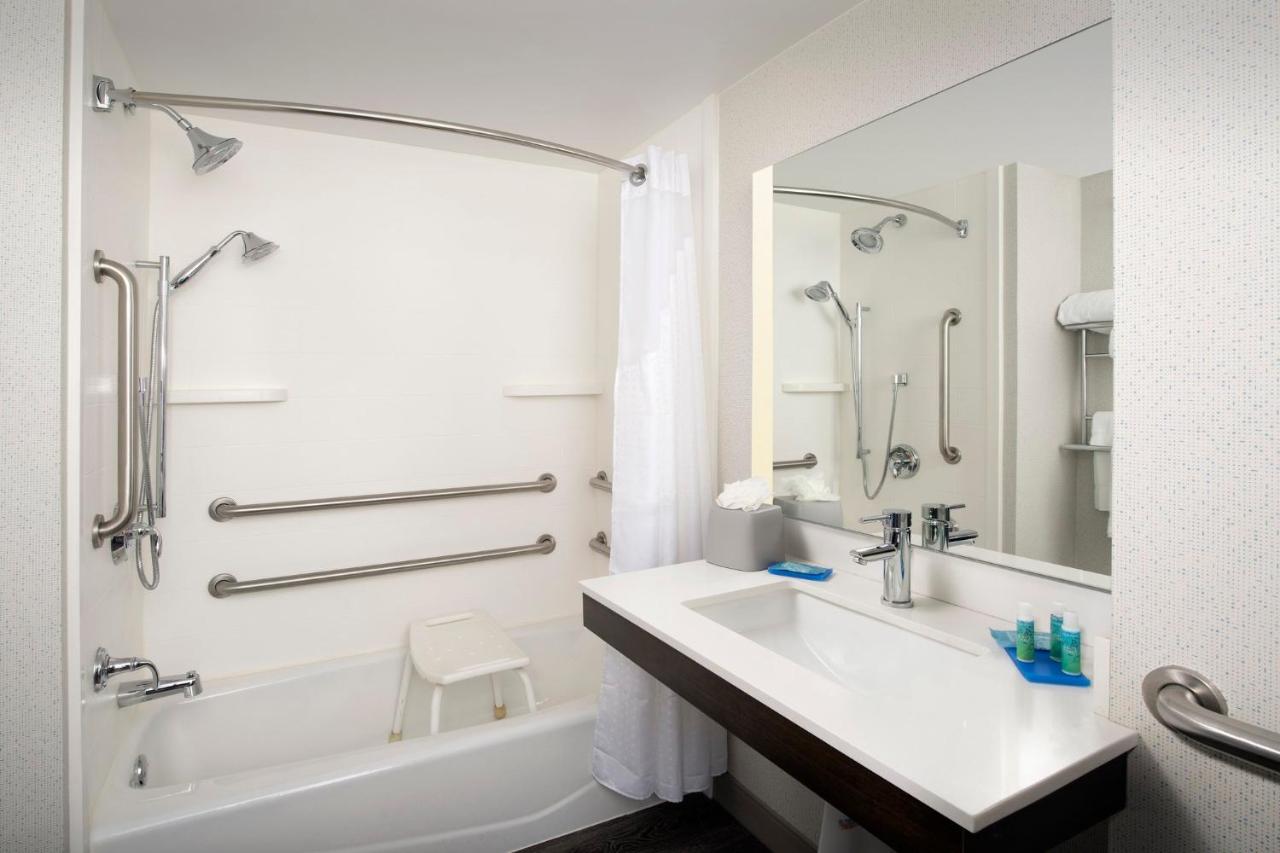  | Holiday Inn Express & Suites Baltimore - BWI Airport North, an IHG Hotel